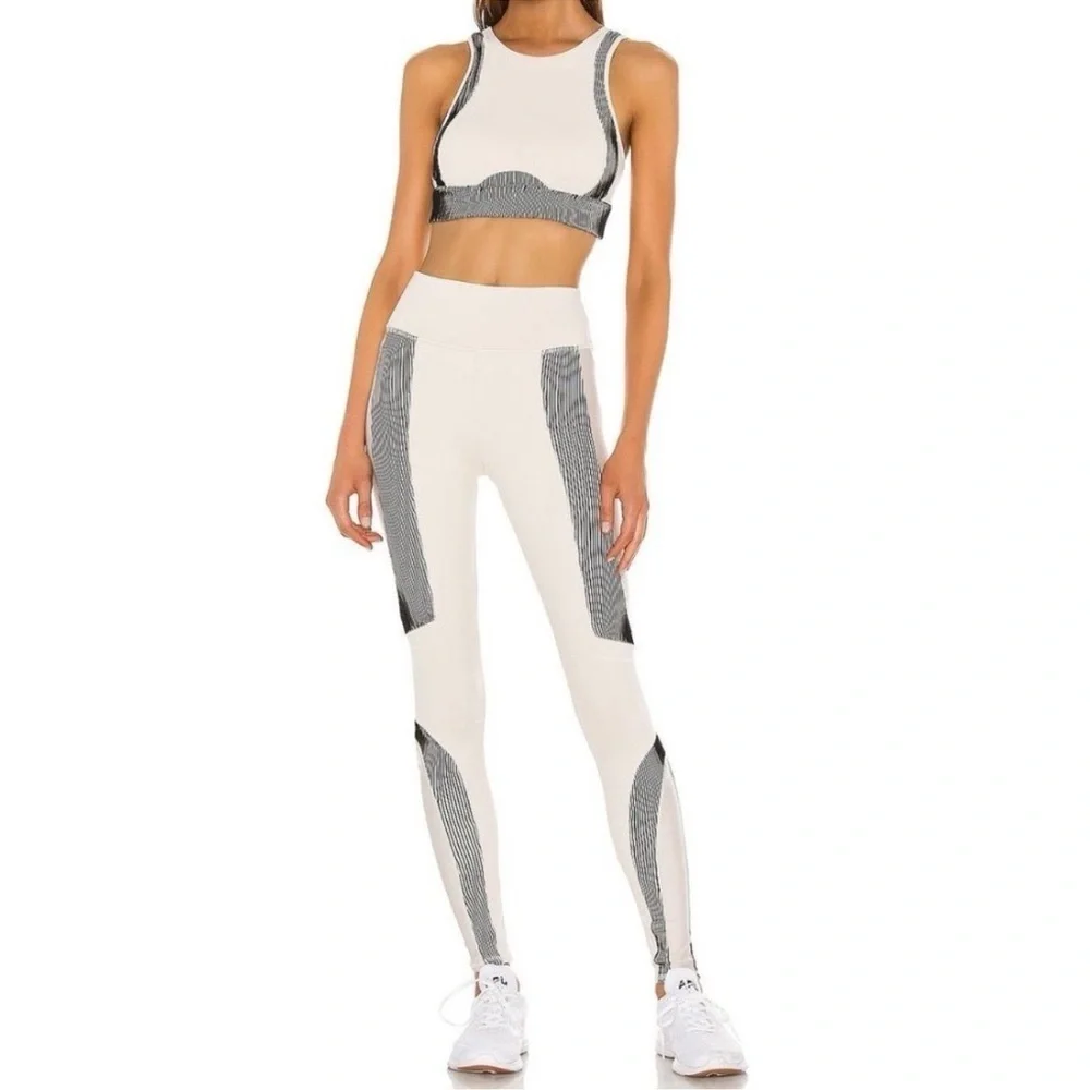 Alo yoga Electric Legging in Bone ALO Sz L 🏃🏻‍♀️ workout 🏋🏽‍♀️